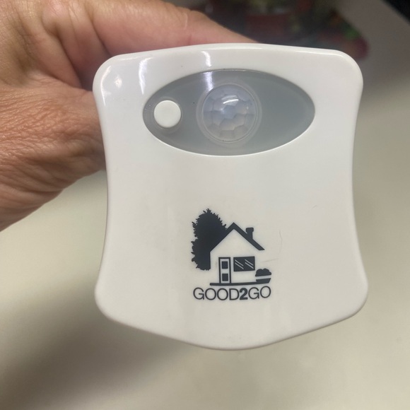 Toilet Motion Sensor LED Nightlight 8 Colors - Picture 5 of 10